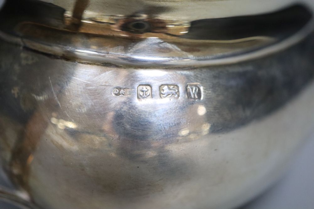 A George V silver two handled sugar bowl, Deakin & Francis, Birmingham, 1921, 6oz.